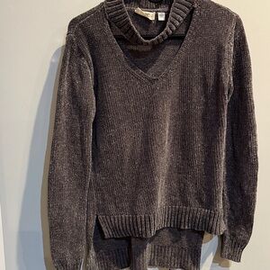 Cozy Gray V-Neck Sweater. Size xs